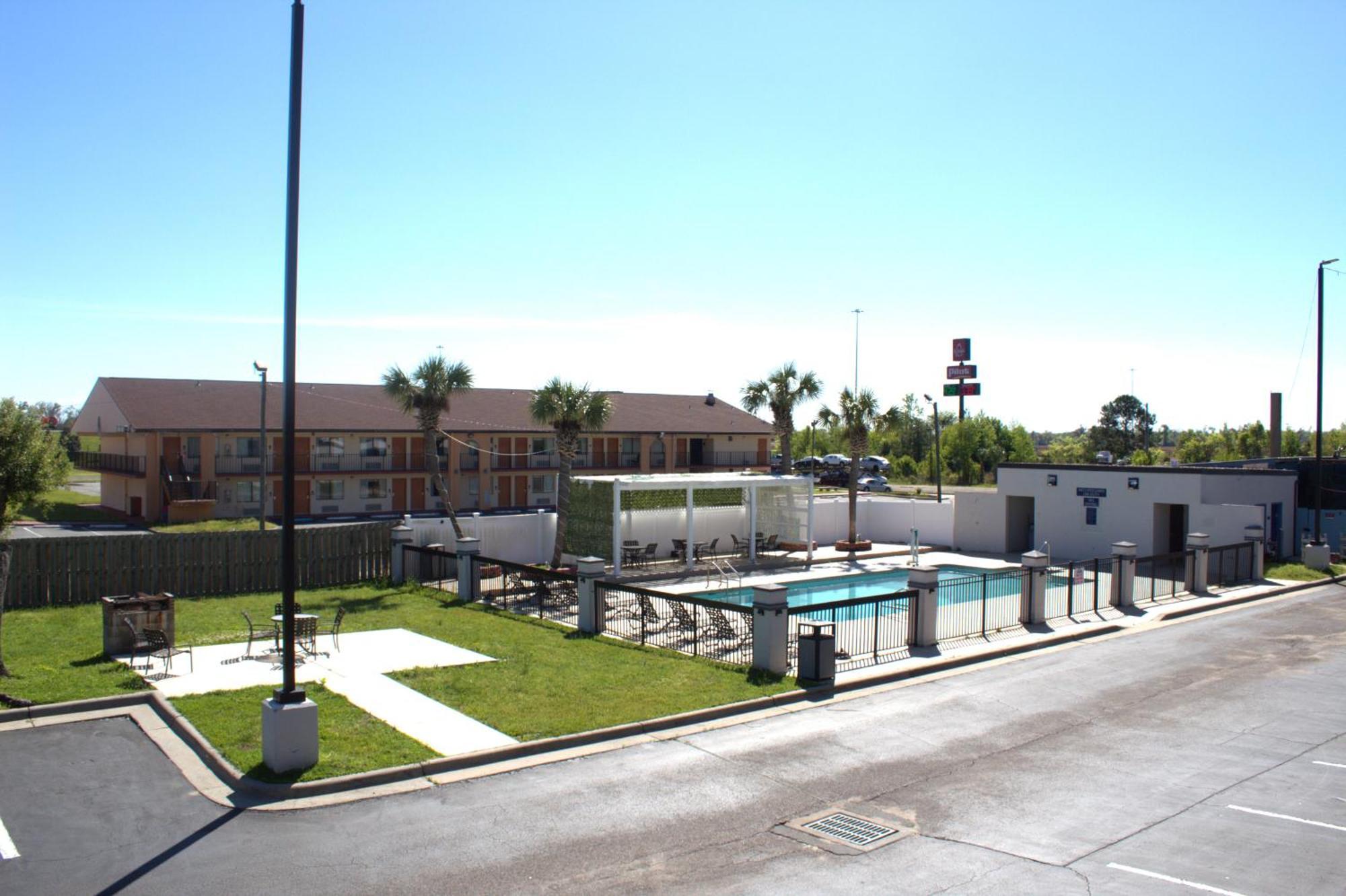 Days Inn By Wyndham Marianna Esterno foto
