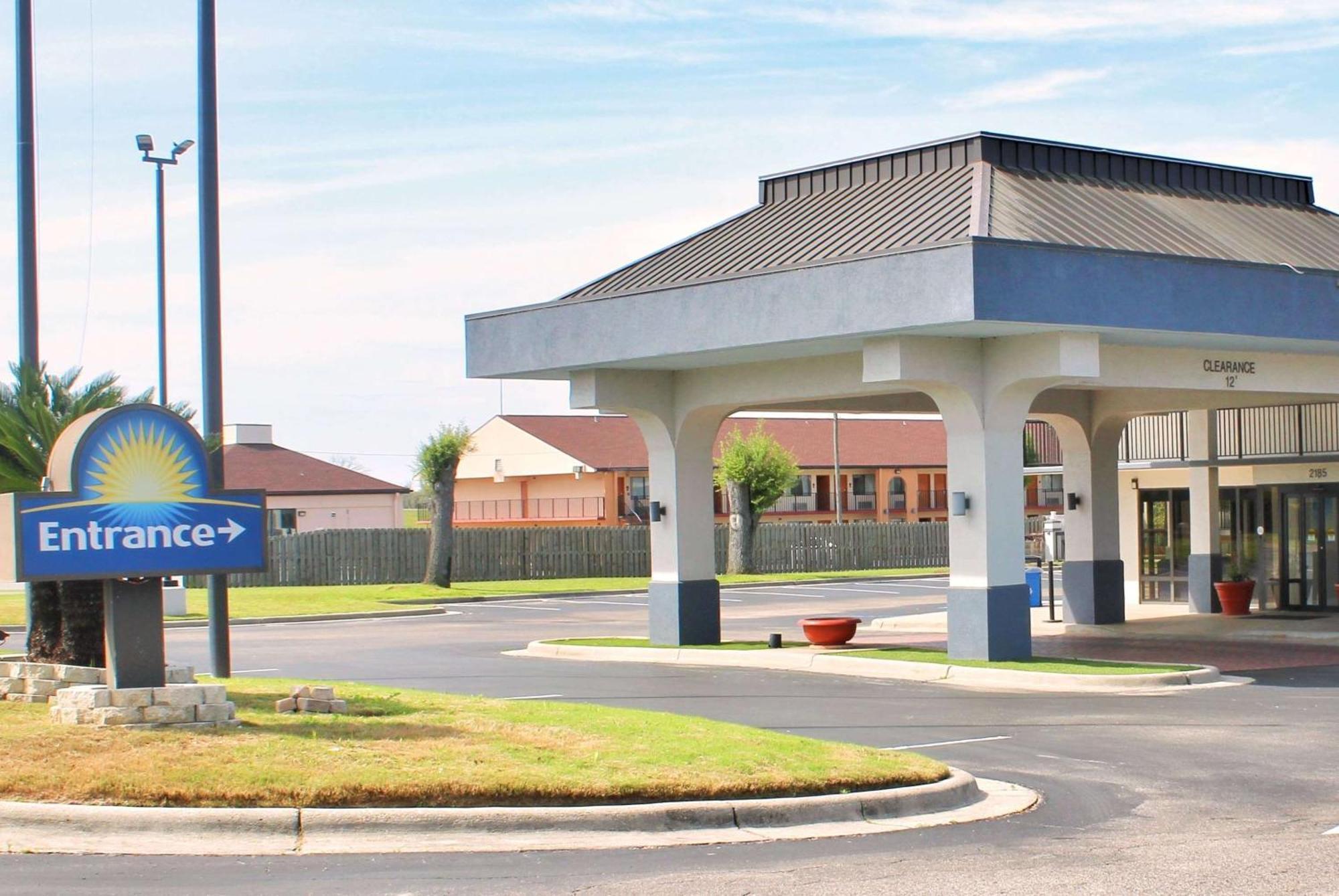 Days Inn By Wyndham Marianna Esterno foto